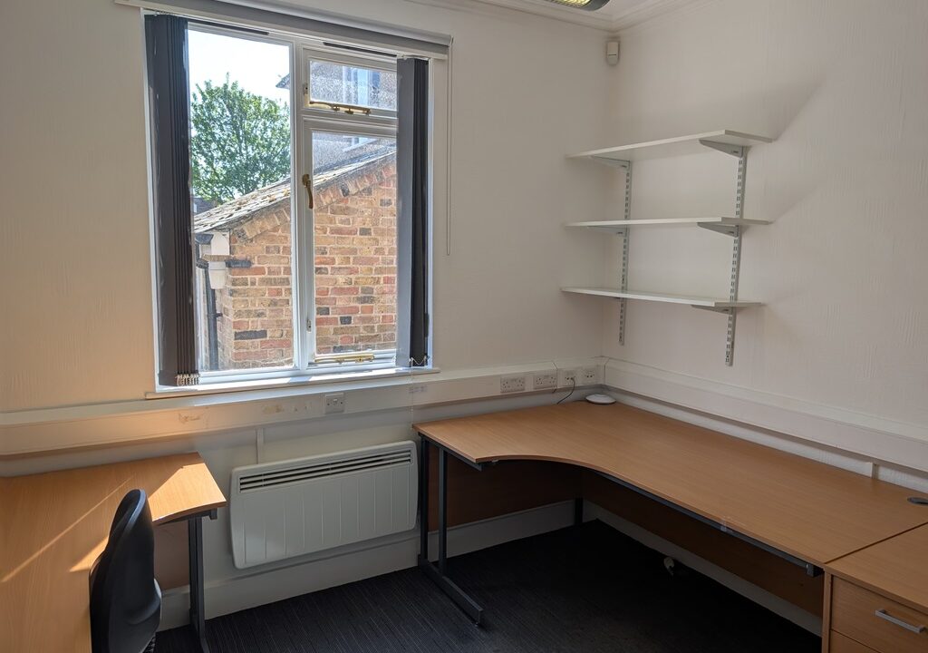 123 new london road window